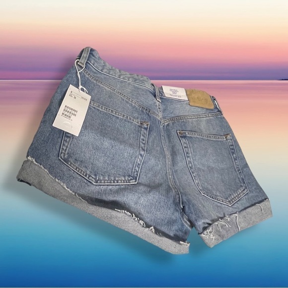 H & M NWT High Waist 2.5” Inseam Cuffed Blue Jean Shorts - Picture 7 of 12